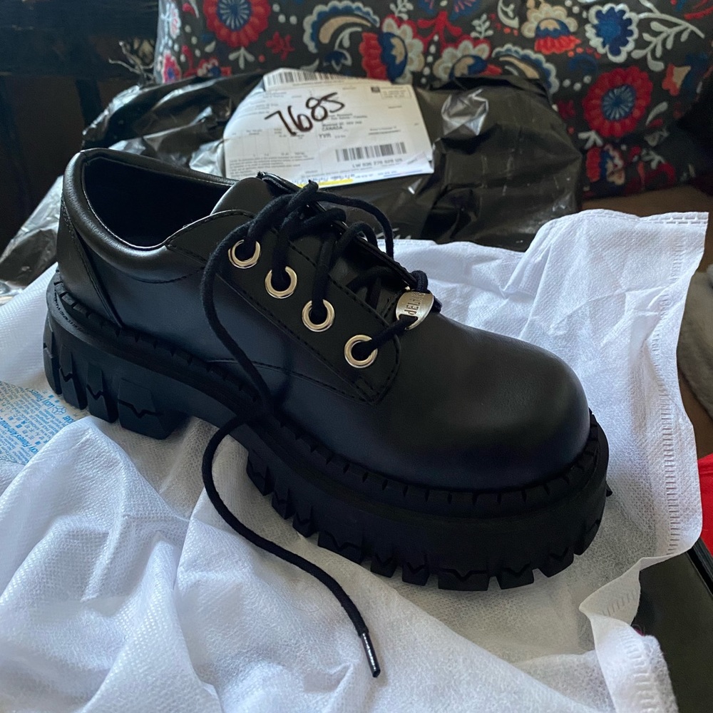 Delia’s by Dollskill oxfords - size 6